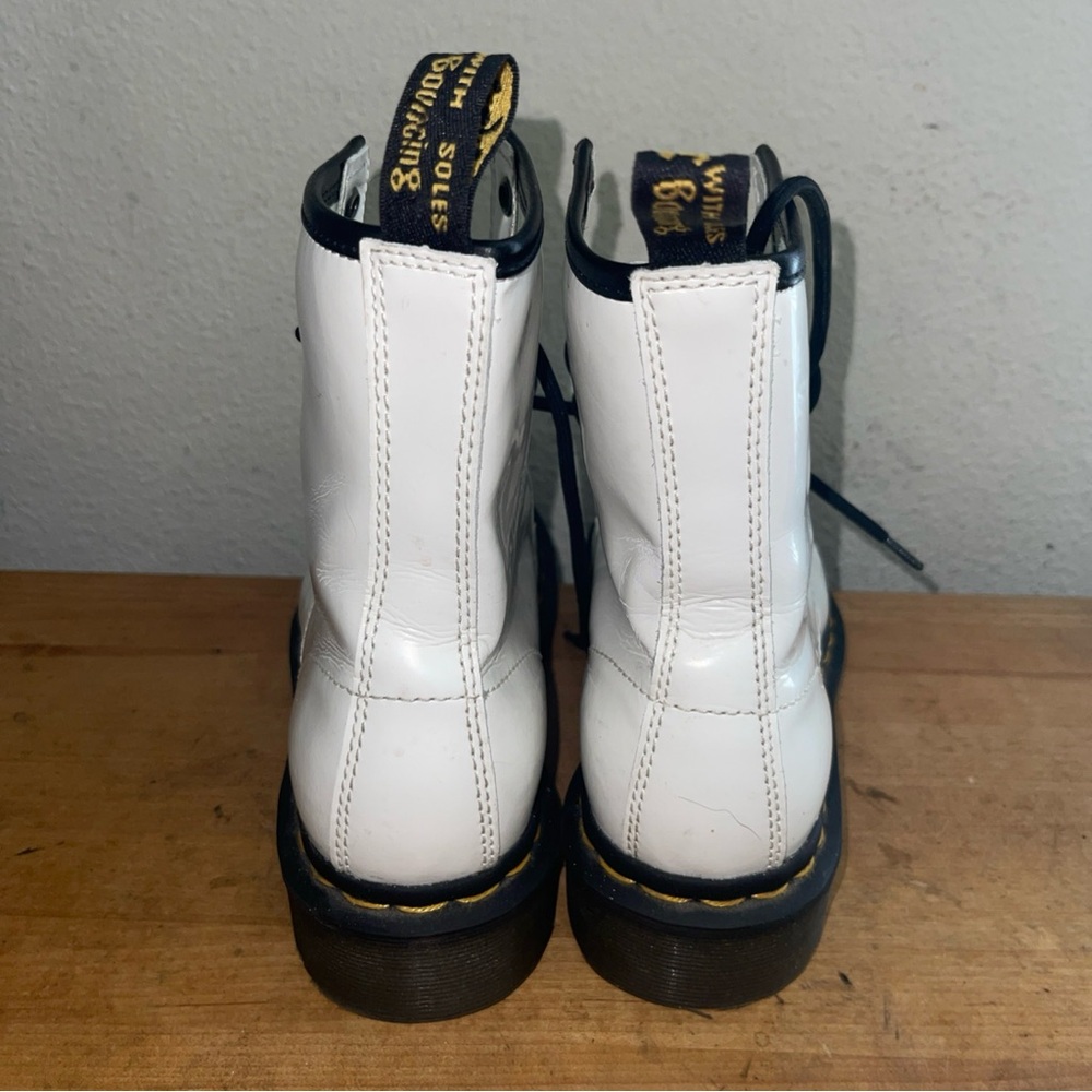 Dr. Martens 1460 Smooth Leather White Lace Up 8 Eye Women’s Boots 11821 Sz 6 - Picture 6 of 9